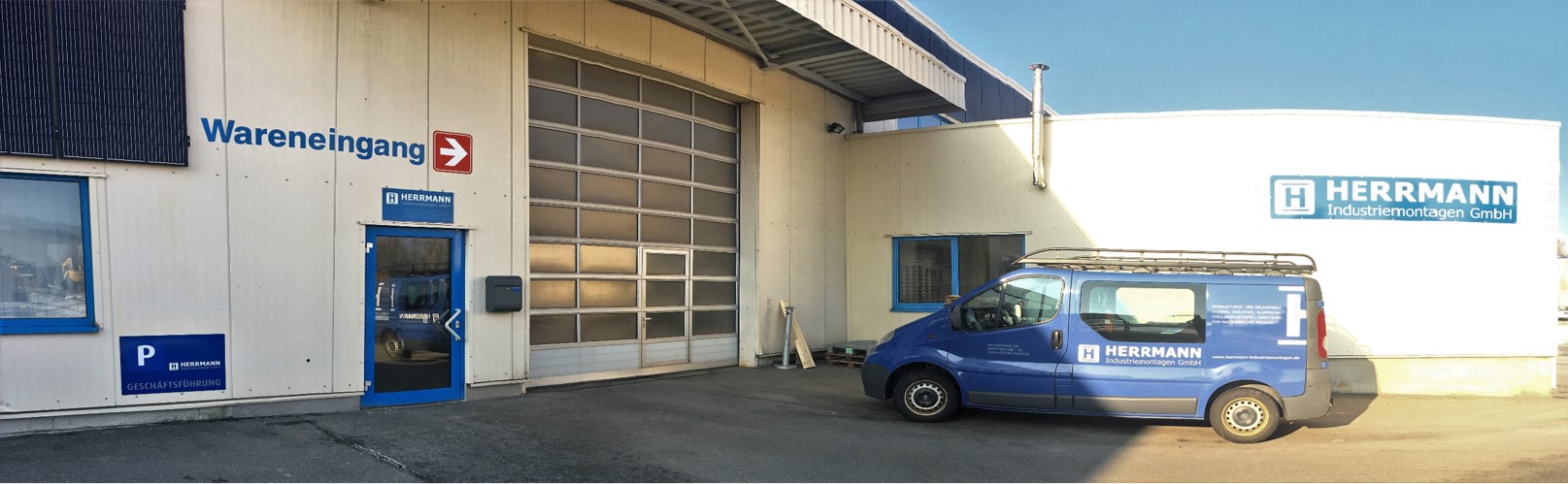 Außenansicht einer Industriehalle